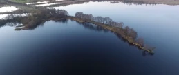 Z Jeziora Orle wydobywano kiedyś margiel. Zobaczcie ten urokliwy akwen z lotu ptaka