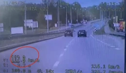 Niebezpieczny wyścig na ulicach Wejherowa. To była kosztowna lekcja dla kierowców | WIDEO POLICYJNE