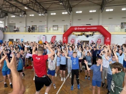Znani sportowcy odwiedzili szkołę. Uczniowie wzięli udział w ogólnopolskim projekcie promującym aktywność fizyczną