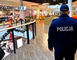 Mieszkańcy Kociewia ruszają na świąteczne zakupy. Policja ostrzega przed kieszonkowcami i oszustami