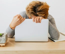 Obiecywał szybki zarobek za komentowanie i oglądanie treści w Internecie. Zysku nie ma, oszczędności też nie 