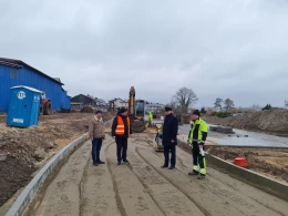 Przy Jeziorze Żarnowieckim powstaje nowa droga