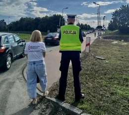 Policjanci na przejeździe kolejowym. Przypominali o zasadach bezpieczeństwa