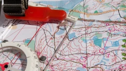 Gry na orientację z kilkoma trasami. Terenowa zabawa śladami Gutenberga