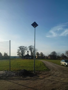Trzy nowe lampy solarne. Zakupiono je z funduszy sołeckich