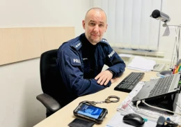Łowca przestępców. Ma fotograficzną pamięć. Dzielnicowy z Wejherowa zatrzymał 145 poszukiwanych osób 