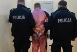 Skakał po radiowozie w Czersku. Tak stanął w obronie kolegi