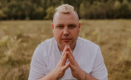 Nowy singiel Dominika Nierodkiewicza. „Bez Ciebie” to emocjonalna opowieść o utracie