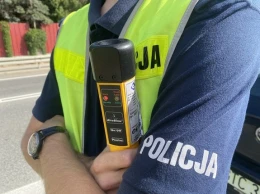 Jedna nie miała prawa jazdy, drugi był po alkoholu. Dwa zatrzymania i dwa wnioski do sądu