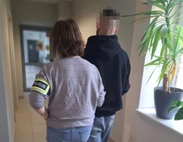 Odepchnął ekspedientkę i uciekł z towarem. 36-latek odpowie przed sądem