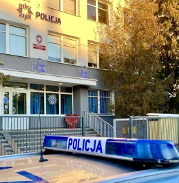 Manekin w czerwonej sukience odzyskany. Sprawcy ukarani mandatami