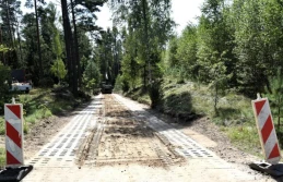 Gmina Czersk na drodze do lepszej nawierzchni. Trwa układanie płyt YOMB
