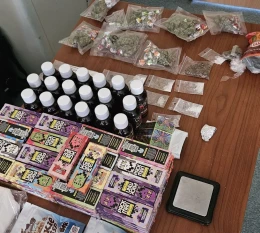 Wiózł 18 tysięcy porcji narkotyków, w tym ciasteczka z THC
