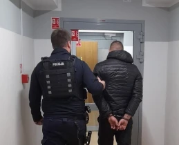 Kradzież rozbójnicza i naruszenie nietykalności. Może dostać kilkanaście lat więzienia