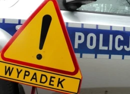 Zderzenie osobówki z ciężarówką. Droga zablokowana na kilka godzin