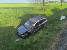 Auto wylądowało w rowie po zderzeniu z BMW. Są ustalenia policji
