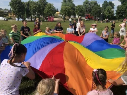 Twórcze spotkania dla dzieci w parku za Centrum Kultury i Sztuki w Tczewie 