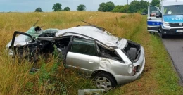 Dramatyczny wypadek w powiecie starogardzkim. Audi dachowało