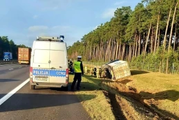 Zajrzał do schowka, skończył w rowie 