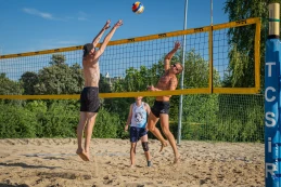 Turniej piłki ręcznej plażowej na nowym boisku. Sportowe wydarzenie zapowiada eliminacje mistrzostw Polski