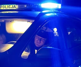 Przypomniał sobie, że wypił dwa litry wódki. Pijany jechał autem