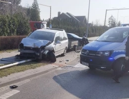 Trzy auta zderzyły się na skrzyżowaniu. Sprawca kolizji ukarany mandatem