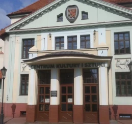 Kryminał, komedia i zagadka w jednym. Szalone nożyczki na scenie