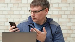 Oszuści wyłudzają pieniądze na BLIK. Mieszkańcy stracili tysiące złotych