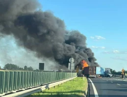 Śmiertelny wypadek na autostradzie! Dwie ciężarówki w ogniu