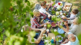 Majówka to nie tylko wypoczynek. Zadbaj o bezpieczeństwo w drodze i w domu