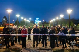 Uroczyste przecięcie wstęgi. Nowy pomost oficjalnie otwarty
