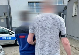 Zaatakował młodego mężczyznę i zniszczył jego auto. Został namierzony i zatrzymany w miejscu pracy