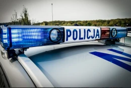 Senior błądził godzinami po lesie. Policjantka odnalazła go przy drodze krajowej