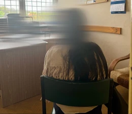 Jedne słuchawki jej nie wystarczyły. Ukradła jeszcze dwie pary