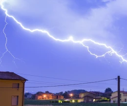 Piorun uderzył w budynek urzędu. Pracownicy ewakuowani