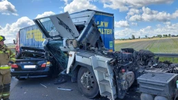 Kolizja na A1! Zderzenie dwóch ciężarówek i osobówki