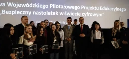 Edukacyjny projekt policji: Bezpieczny Nastolatek w Świecie Cyfrowym