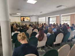 Rozmowy o emocjach i zdrowiu psychicznym. Policjanci prowadzą spotkania dla młodzieży