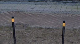 Gdańsk: Rzucał kostką brukową w samochody. Zniszczył szybę i karoserię