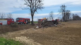 Ciężarówka płonie na DW222! Poważny wypadek, droga zablokowana