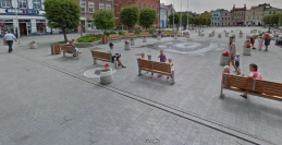 Google Street View na rynku w Pucku. Rozpoznajecie się na zdjęciach?