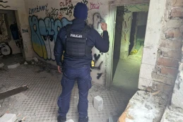 Policjanci podczas mrozów pomagają bezdomnym