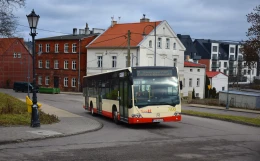Awaria sieci kanalizacyjnej. Zmienione trasy i tymczasowe przystanki komunikacji miejskiej