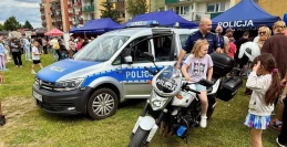 Bezpieczna zabawa i edukacja. Służby mundurowe świętowały z najmłodszymi