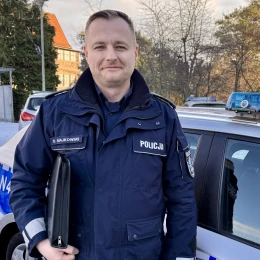 Szybka reakcja zapobiegła tragedii. Policjant usłyszał wołanie o pomoc
