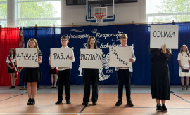 Pierwszy dzwonek zabrzmiał. Uczniowie wrócili do szkoły