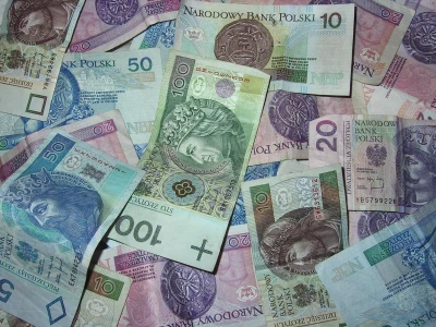 GUS podał najnowsze dane. Tyle wyniosła średnia pensja w Polsce. Zarabiacie tyle? | ANKIETA