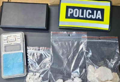 Amfetamina przy 36-latku i w jego mieszkaniu. Mężczyzna usłyszał zarzut