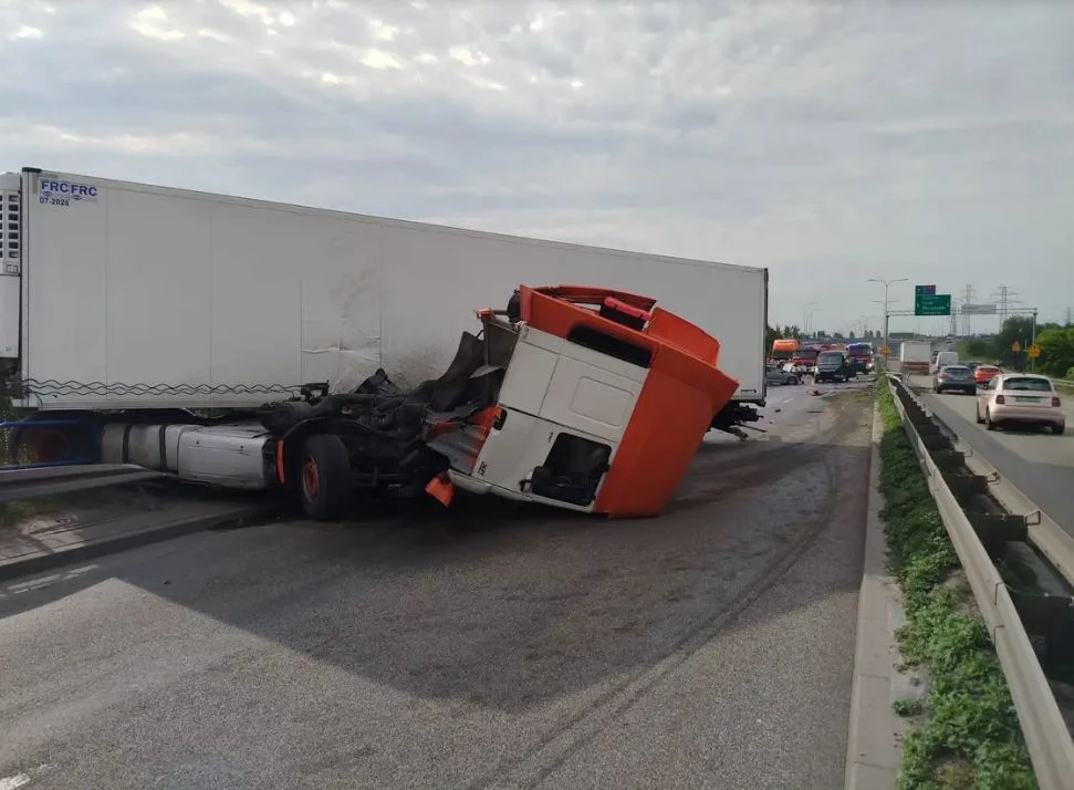 Wypadek w Gdańsku na Trasie Sucharskiego/fot. KM PSP Gdańsk