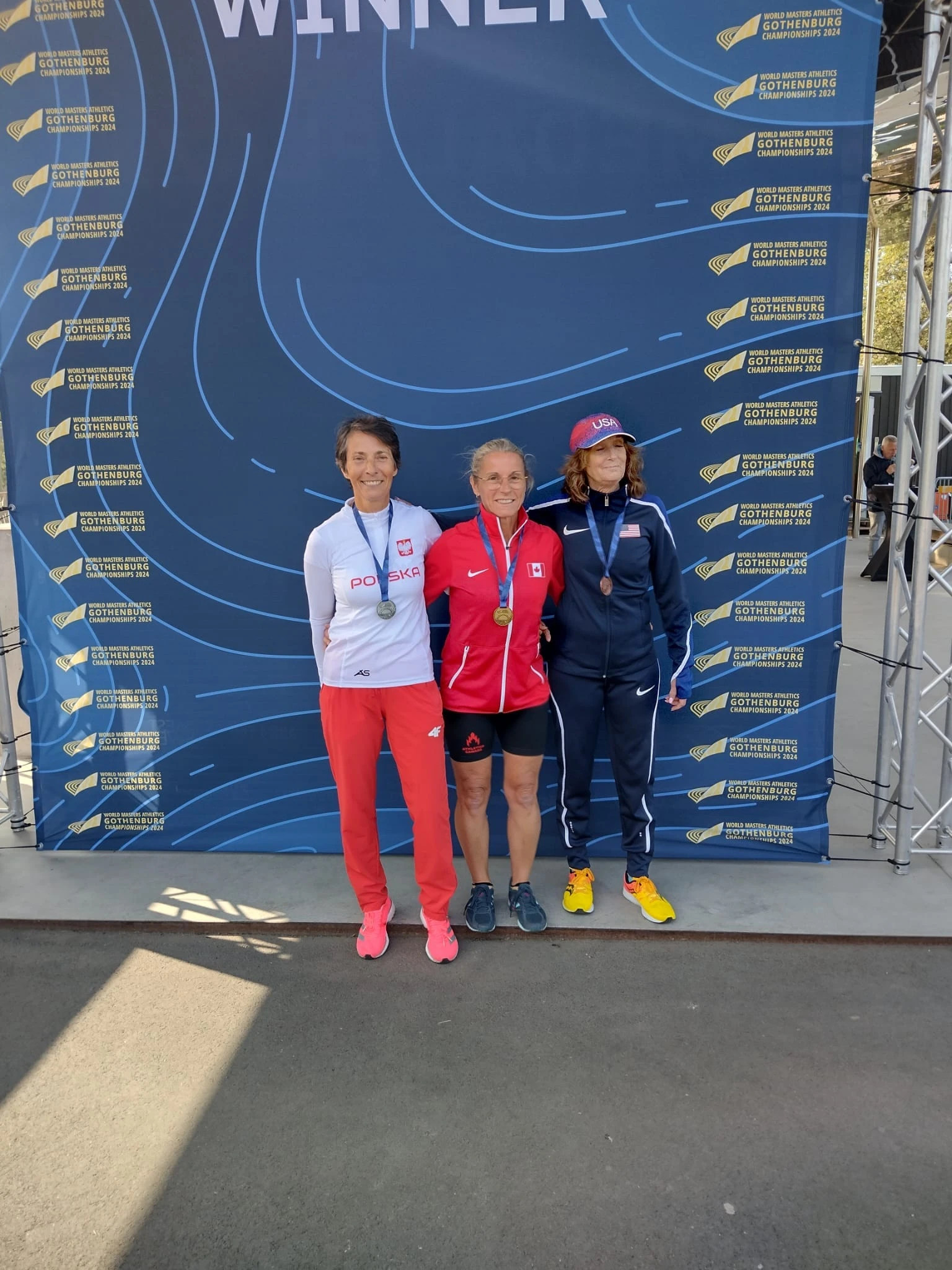 Janina Łuniewska i Mirosław Łuniewski ze srebrnymi medalami, fot. UKS Jedynka Reda